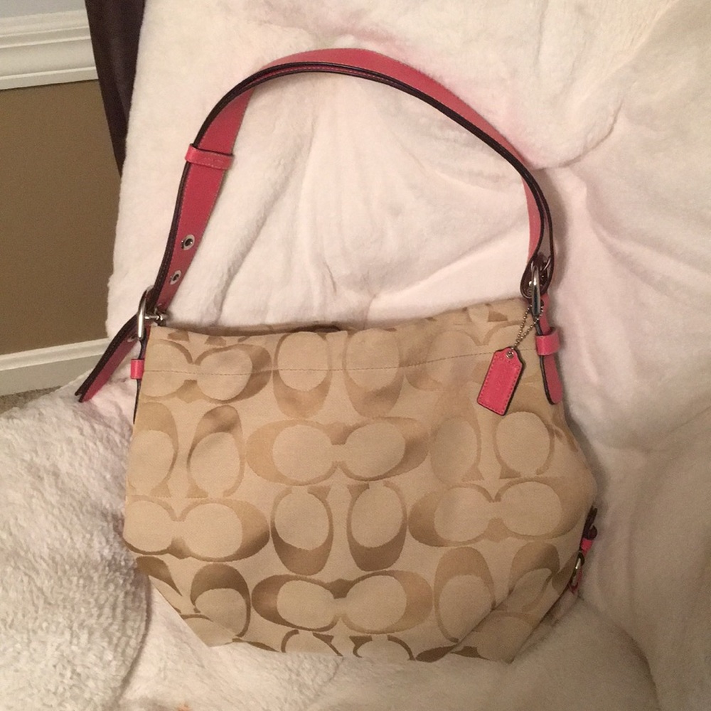 Medium sized coach handbag!
